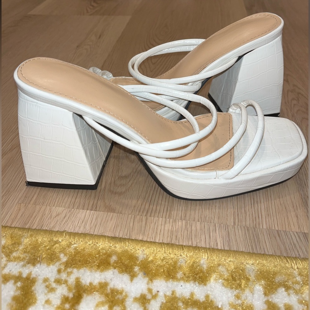 Strappy white platform sandal, square heel